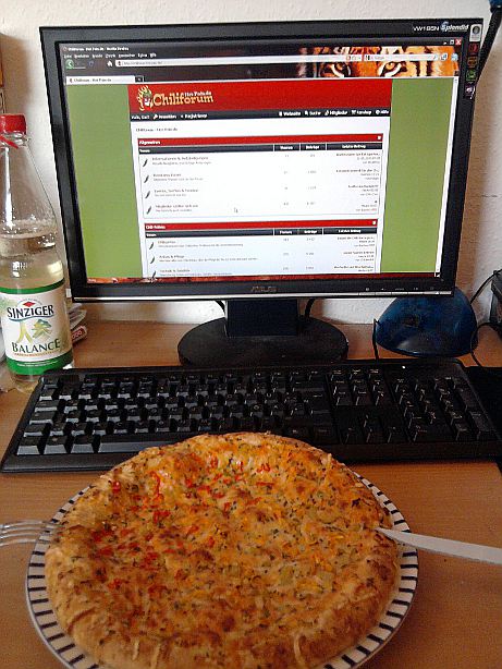 Pizza am Pc.jpg