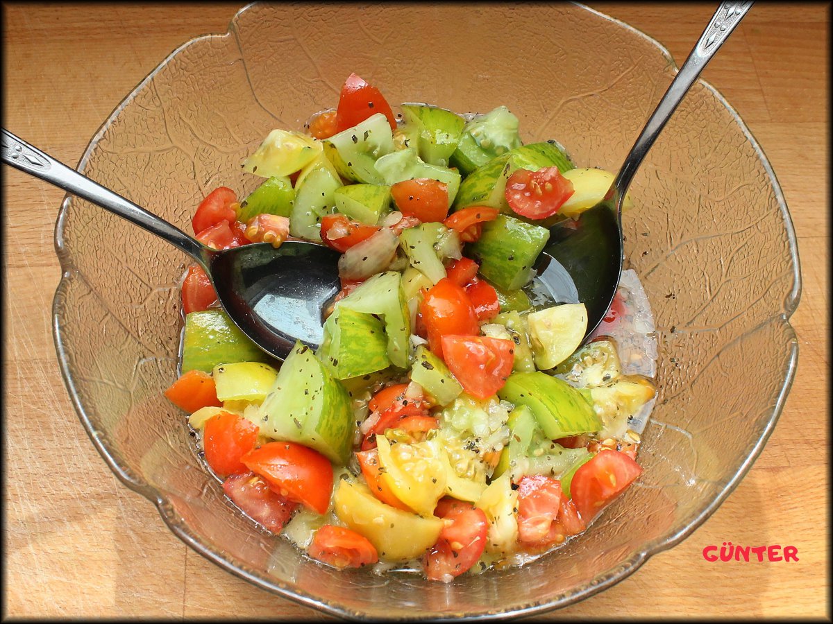 Tomatensalat mit Balsamico und Honig.JPG