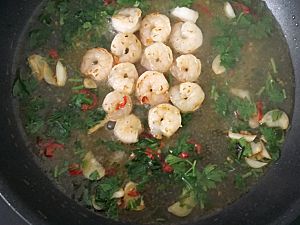 spaghetti aglio, olio e peperoncino (mit Shrimps)