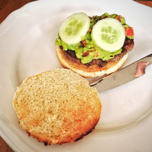 Muttis Avocado-Burger