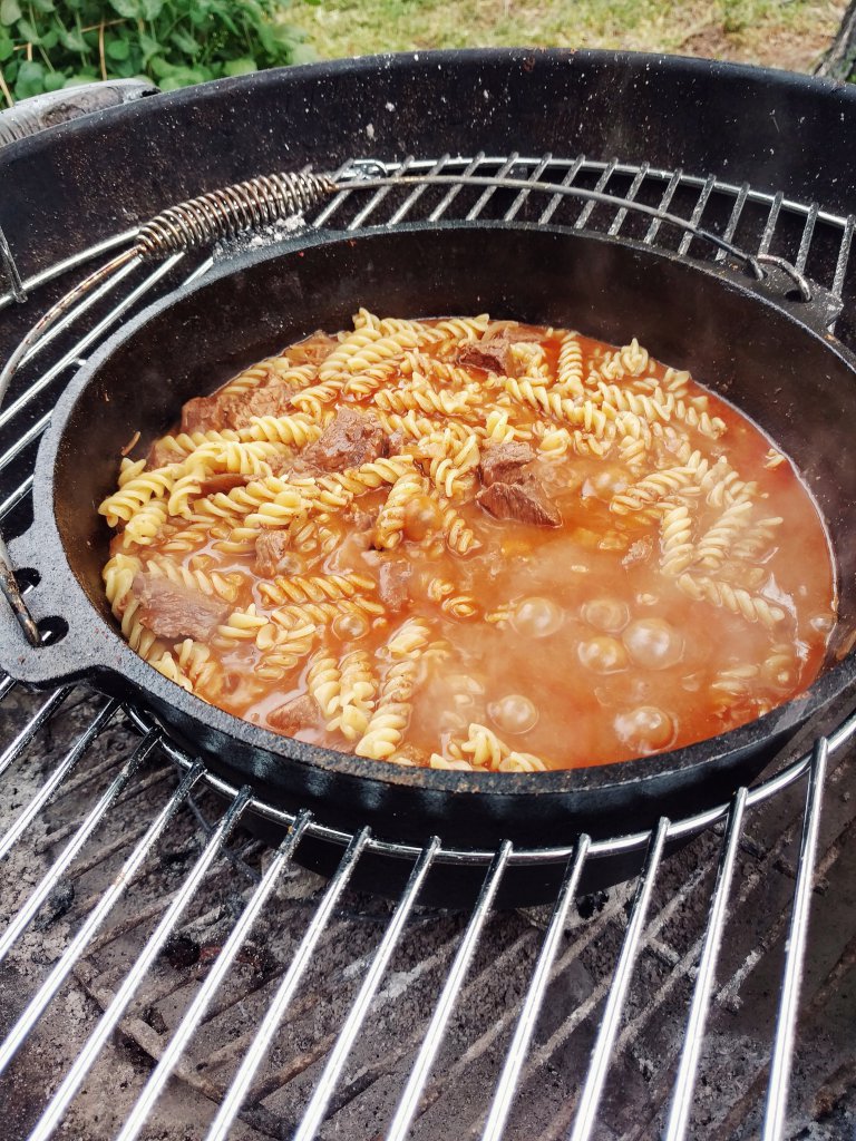 One-Oven-Gulasch-Nudeln