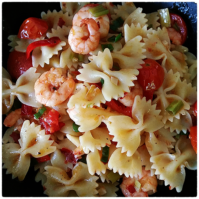 Pasta mit Garnelen, Kirschtomaten und Chili