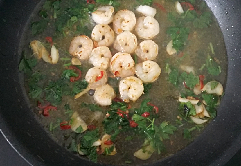 spaghetti aglio, olio e peperoncino (mit Shrimps)