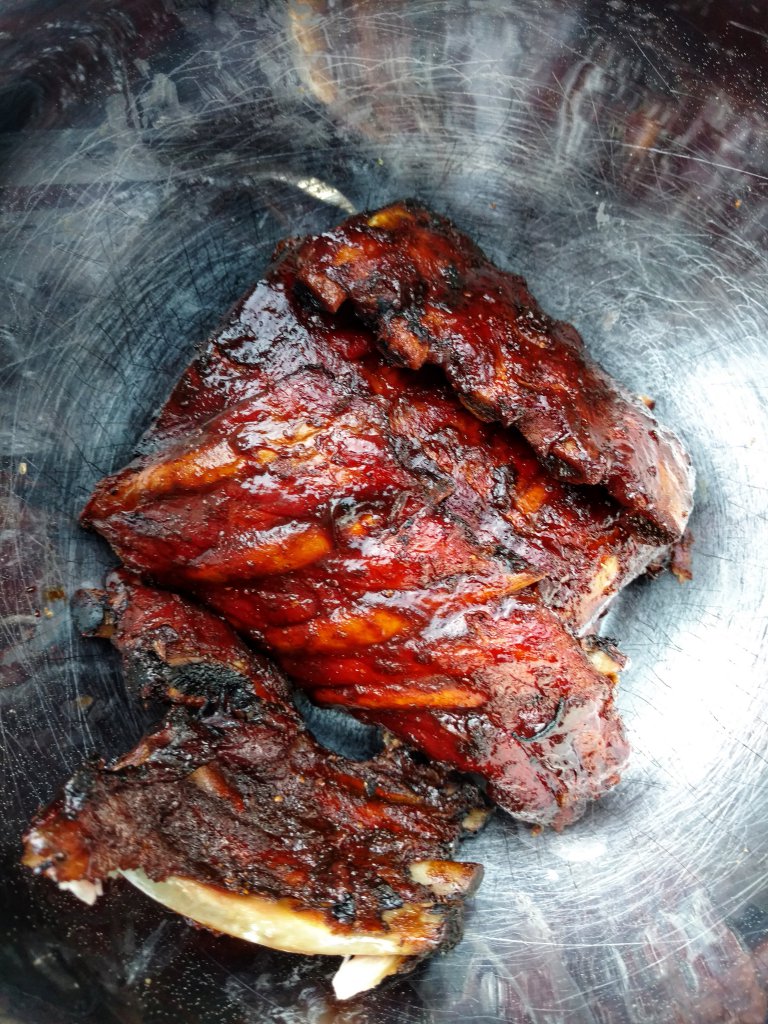 Spare Ribs fertig - Hälfte schon vernascht