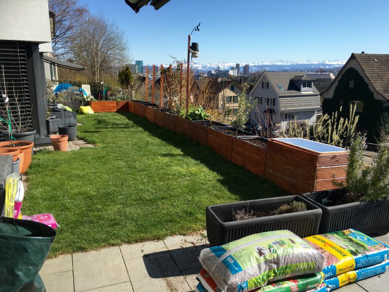 Unsere Terrasse, noch 1 Hochbeet bis zum Ziel